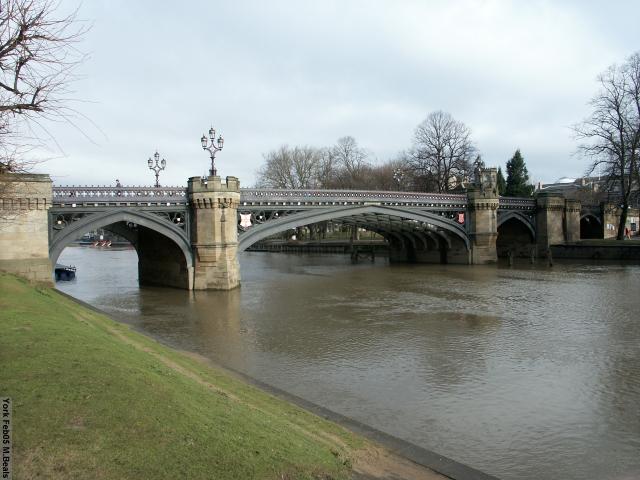 PICT5329-Skeldergate_bridge