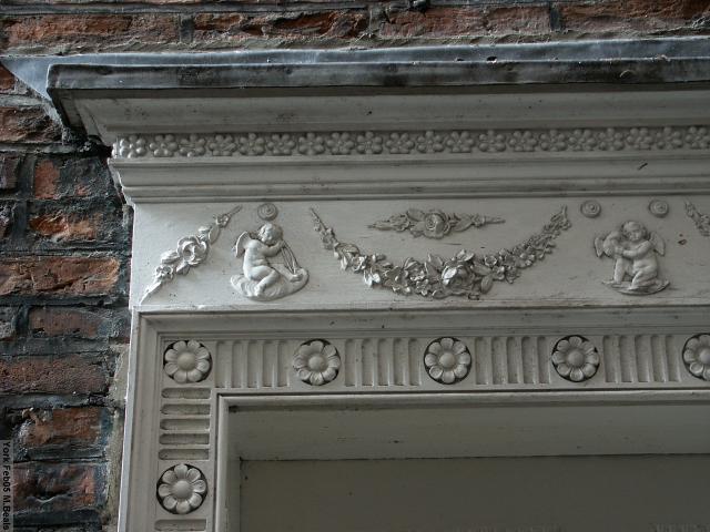 PICT5365-Carved_doorway