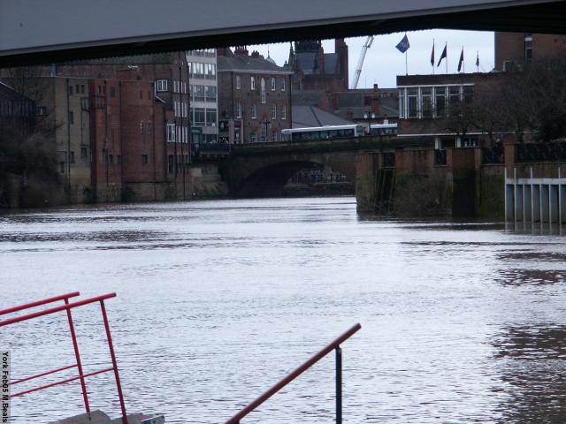 PICT5530-Looking_under_Lendal_Bridge